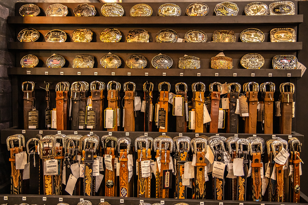 Cintos com atitude sertaneja